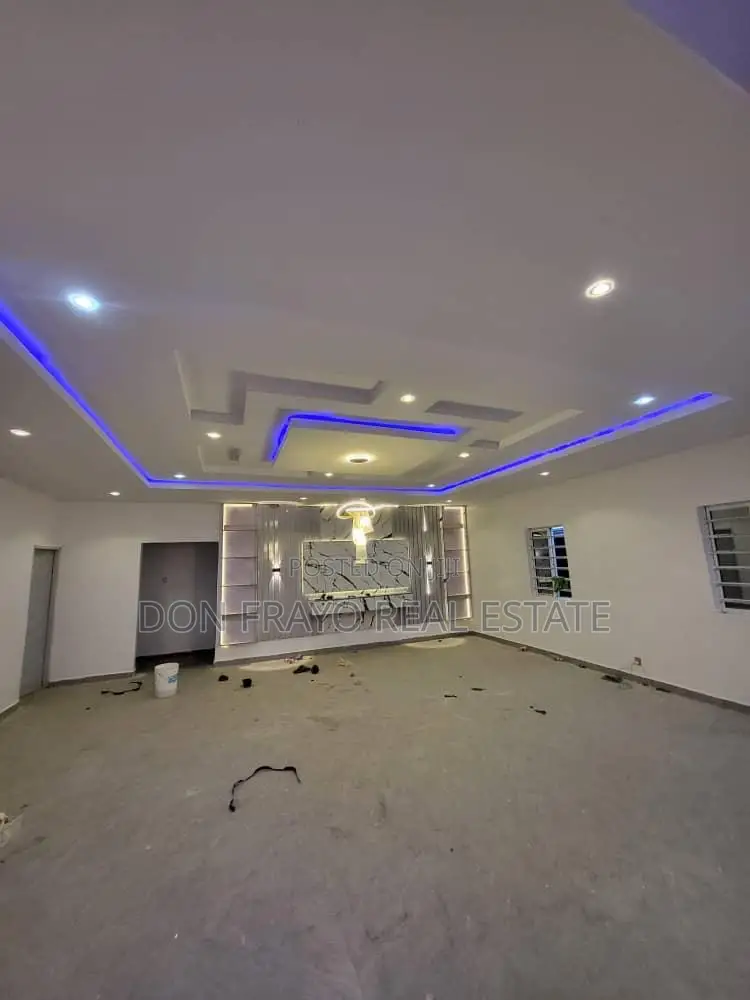 3bdrm Bungalow in Success Estate Elebu, Akala Express for sale