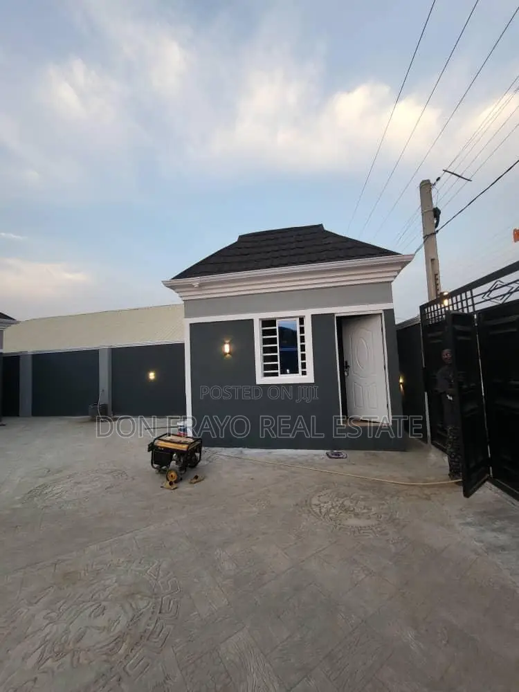 3bdrm Bungalow in Success Estate Elebu, Akala Express for sale