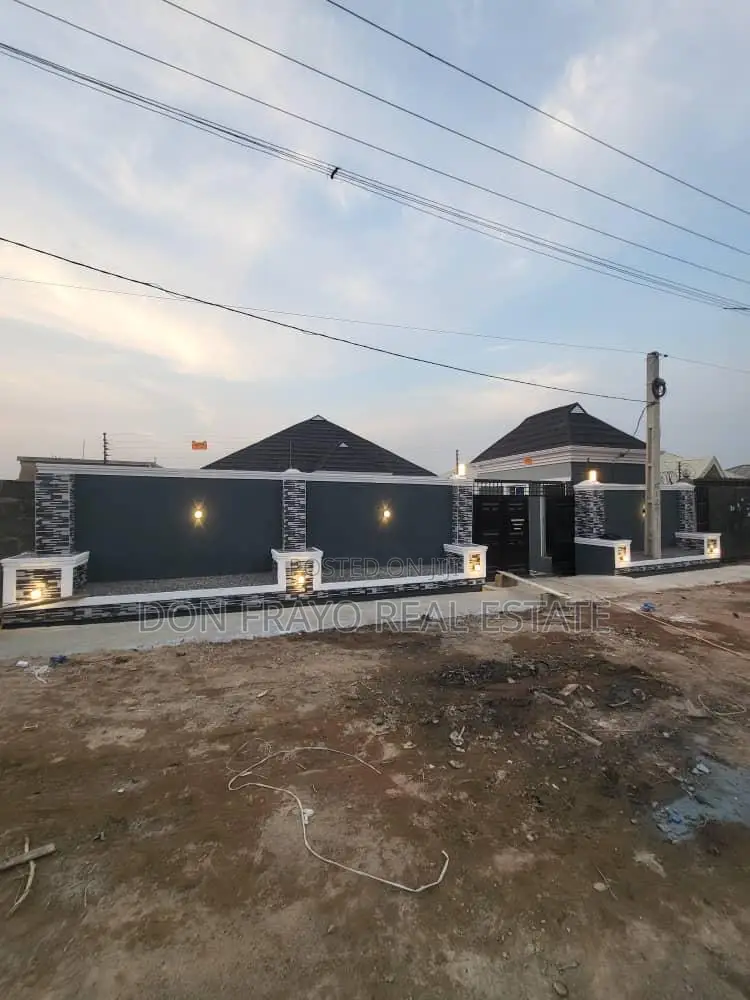 3bdrm Bungalow in Success Estate Elebu, Akala Express for sale