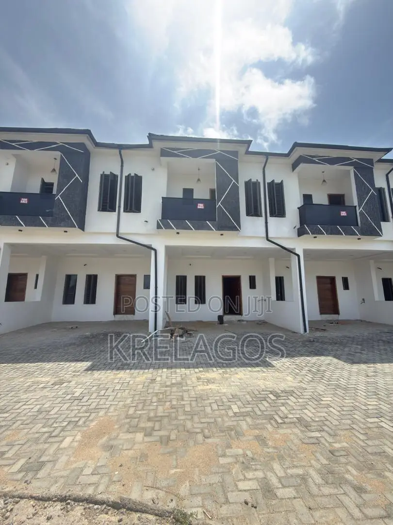 4bdrm Duplex in Orchid, Chevron for sale
