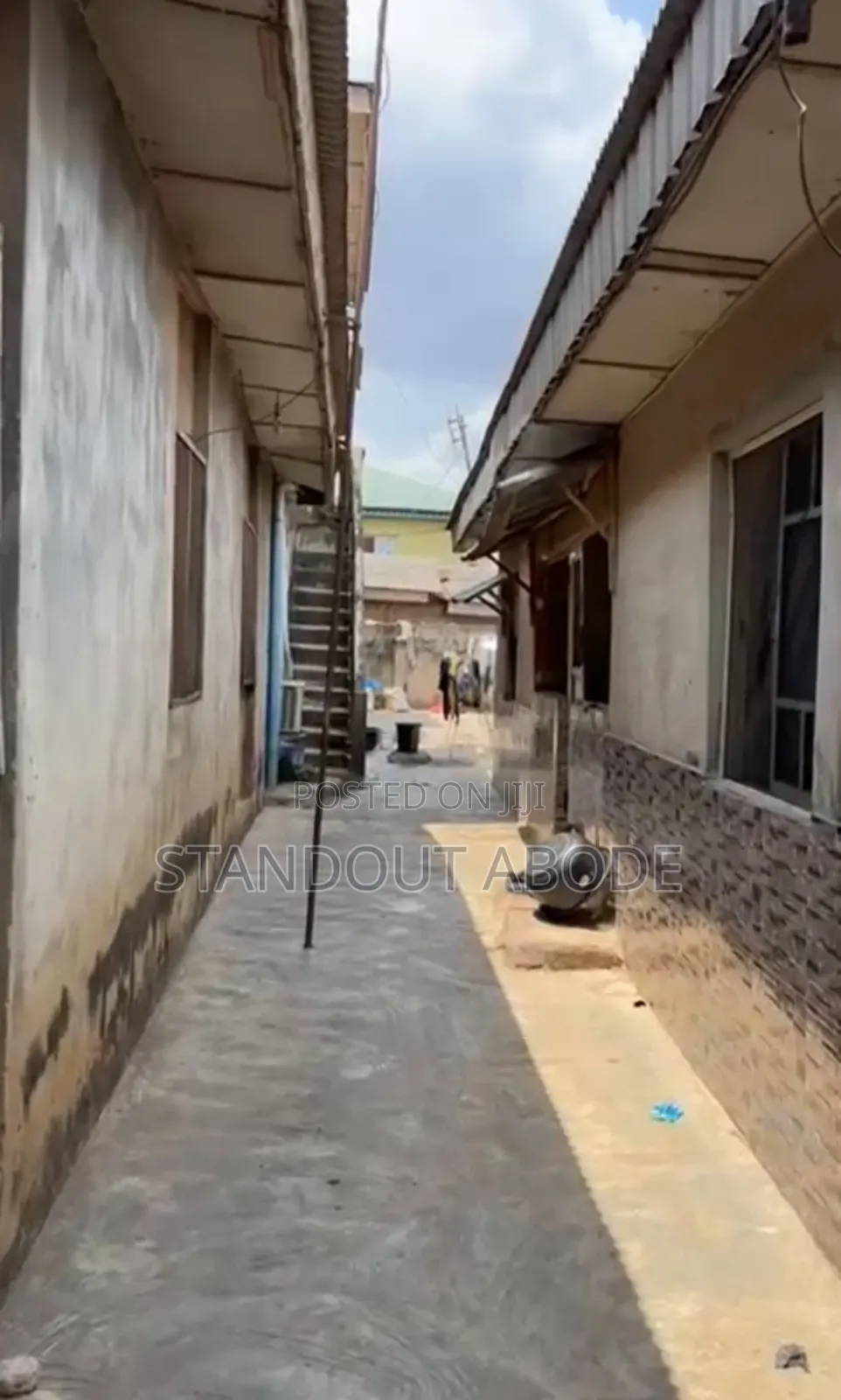2bdrm Block of Flats in Captain Ekoro Meiran for sale