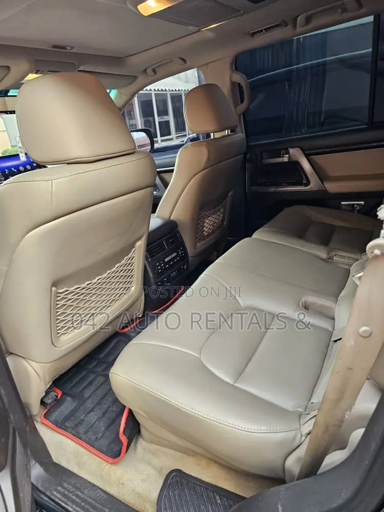 Toyota Landcruiser for Hire