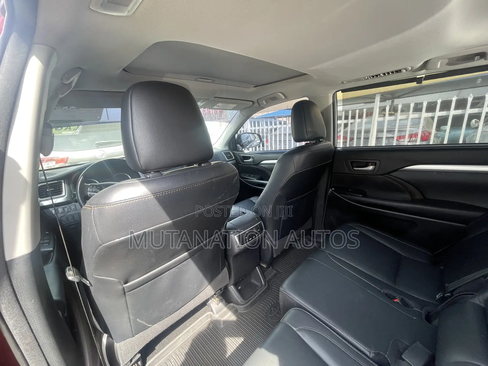 Toyota Highlander XLE 4x4 V6 (3.5L 6cyl 8A) 2018 Red