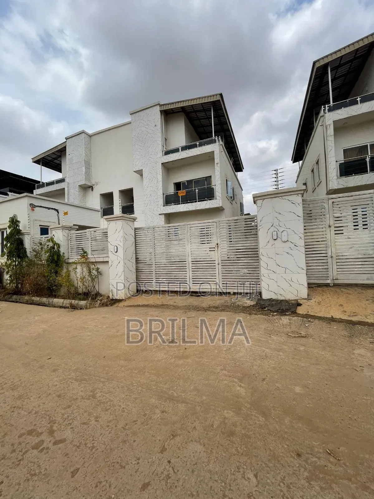 5bdrm Duplex in Life Camp for sale
