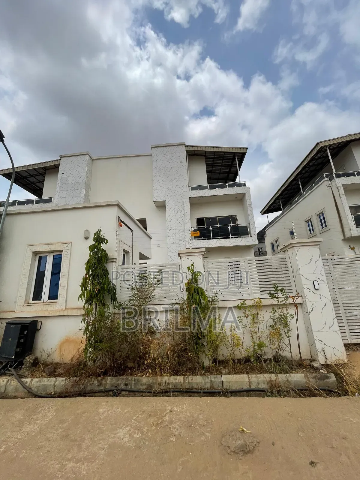 5bdrm Duplex in Life Camp for sale