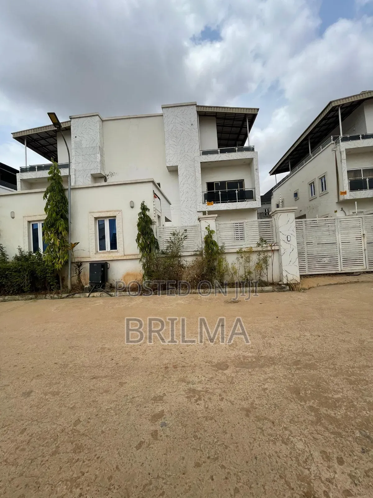 5bdrm Duplex in Life Camp for sale
