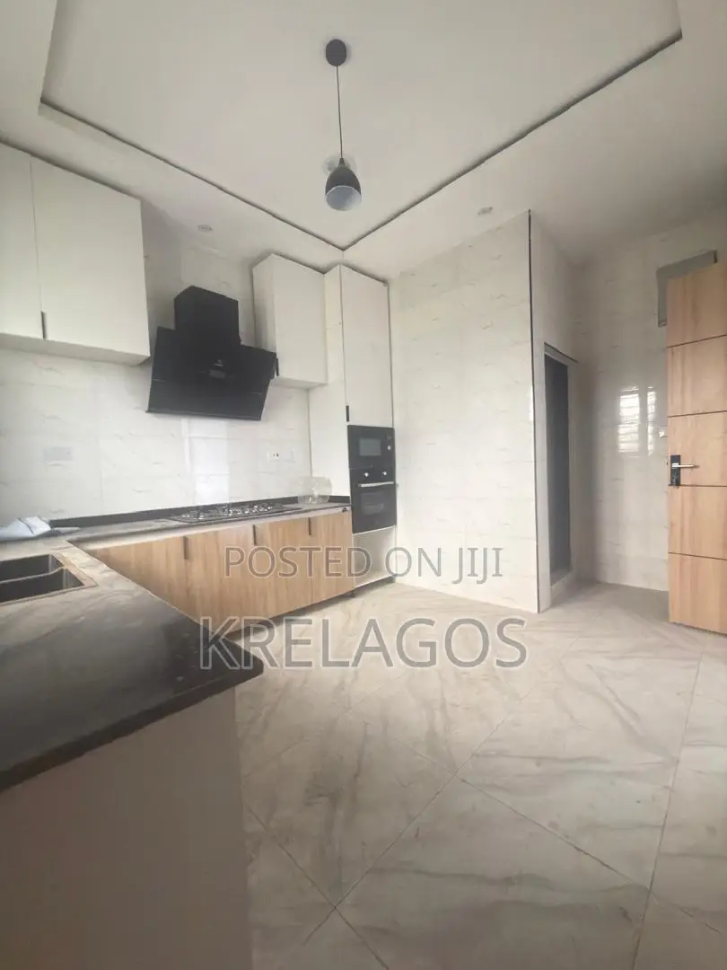 4bdrm Duplex in Orchid, Chevron for sale