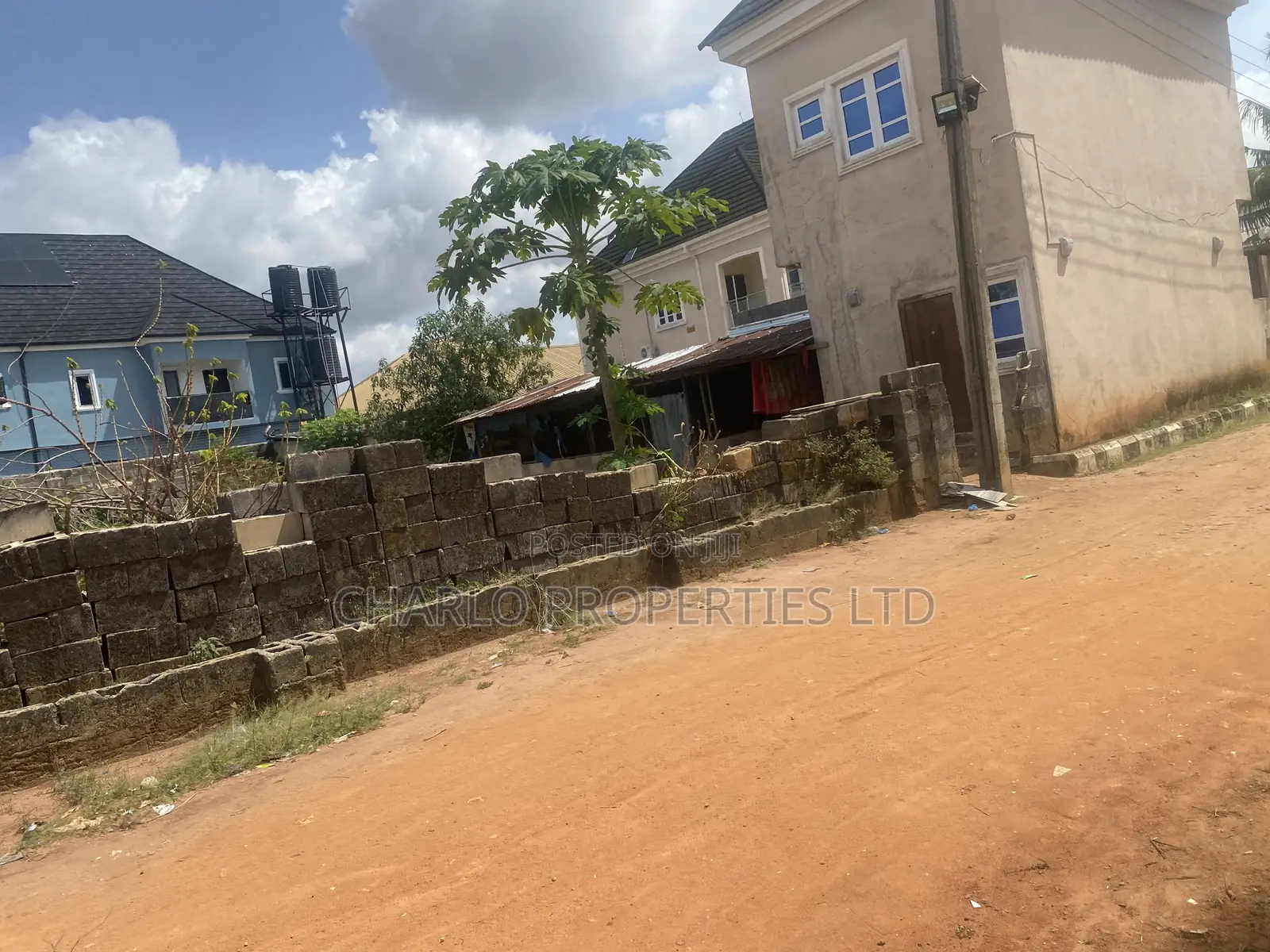 Genuine 90ft By 100ft Fenced Round With Reg Survey In Evbukhu