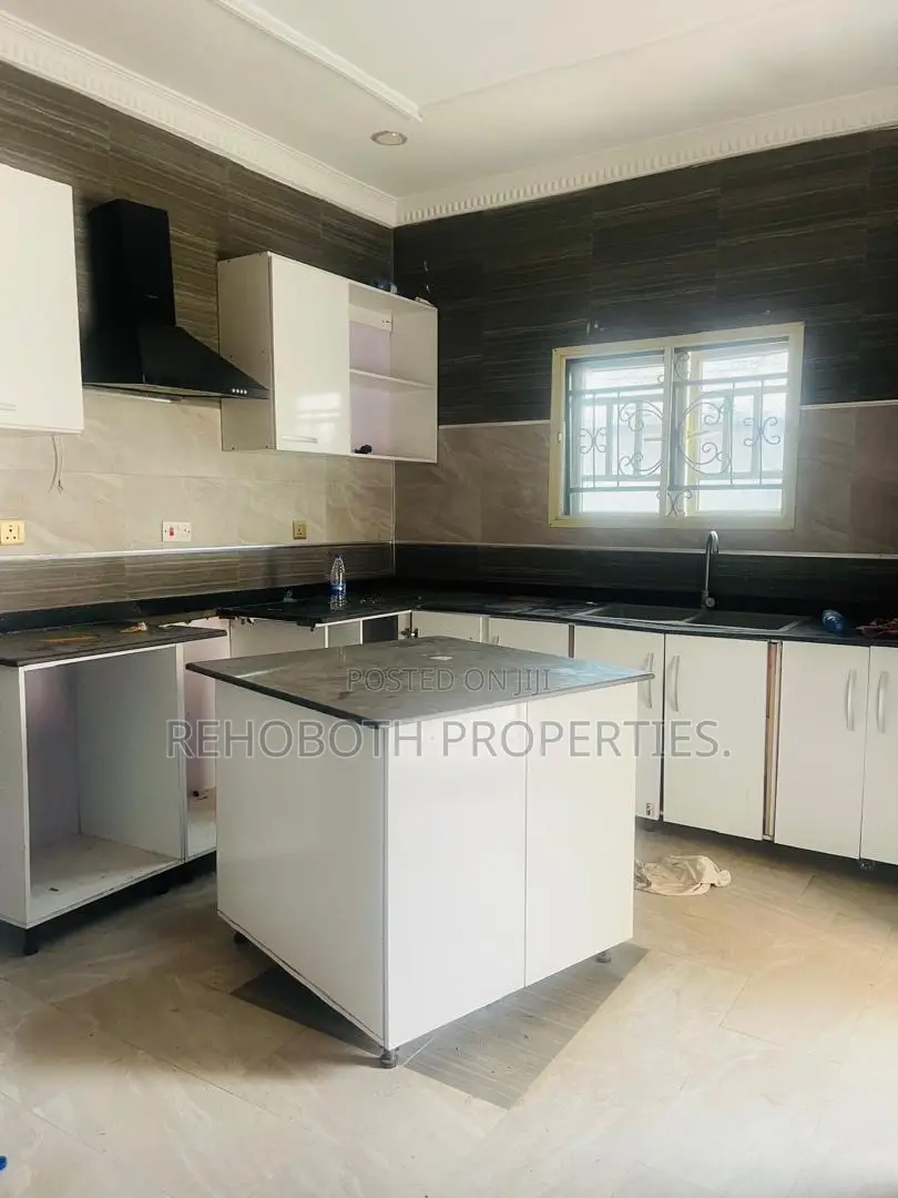 4bdrm Bungalow in Promiseland Elebu, Akala Express for sale