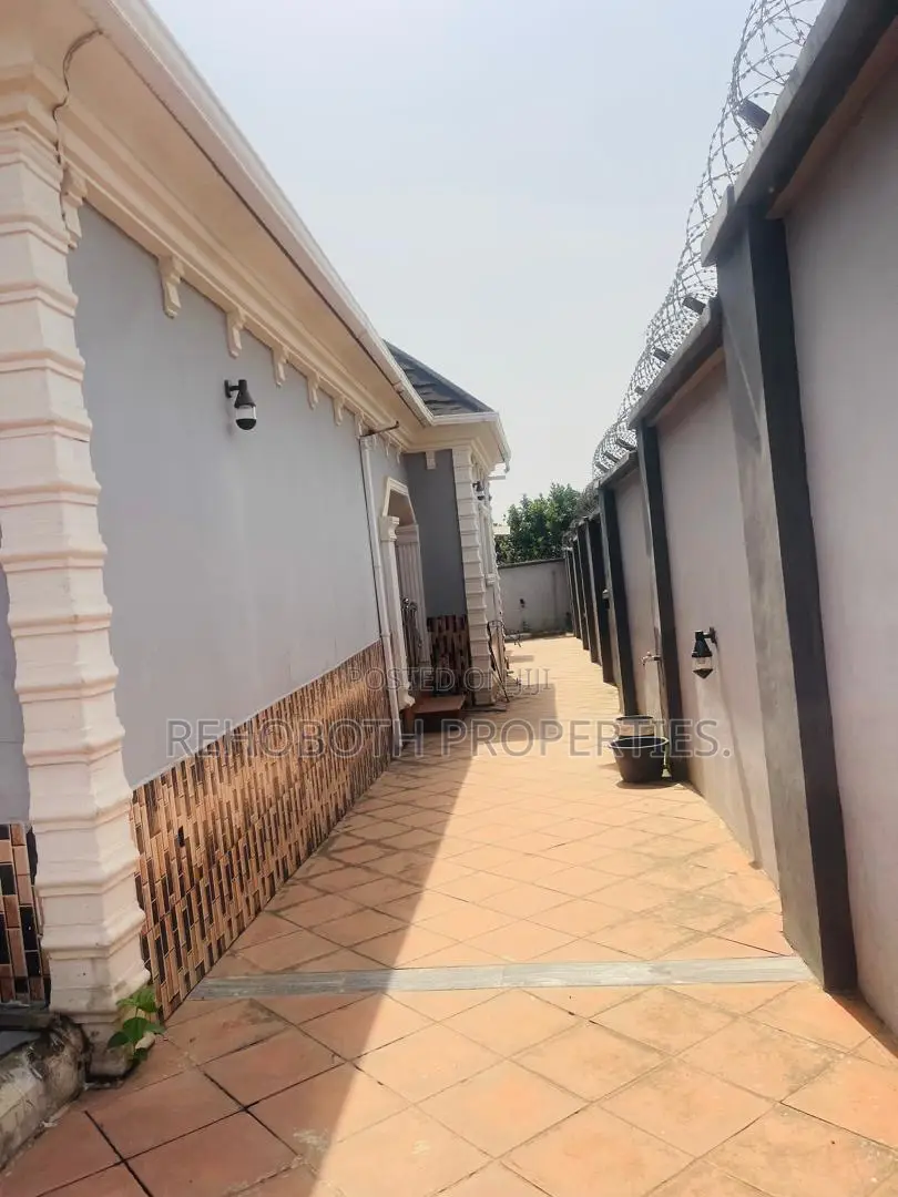 4bdrm Bungalow in Promiseland Elebu, Akala Express for sale