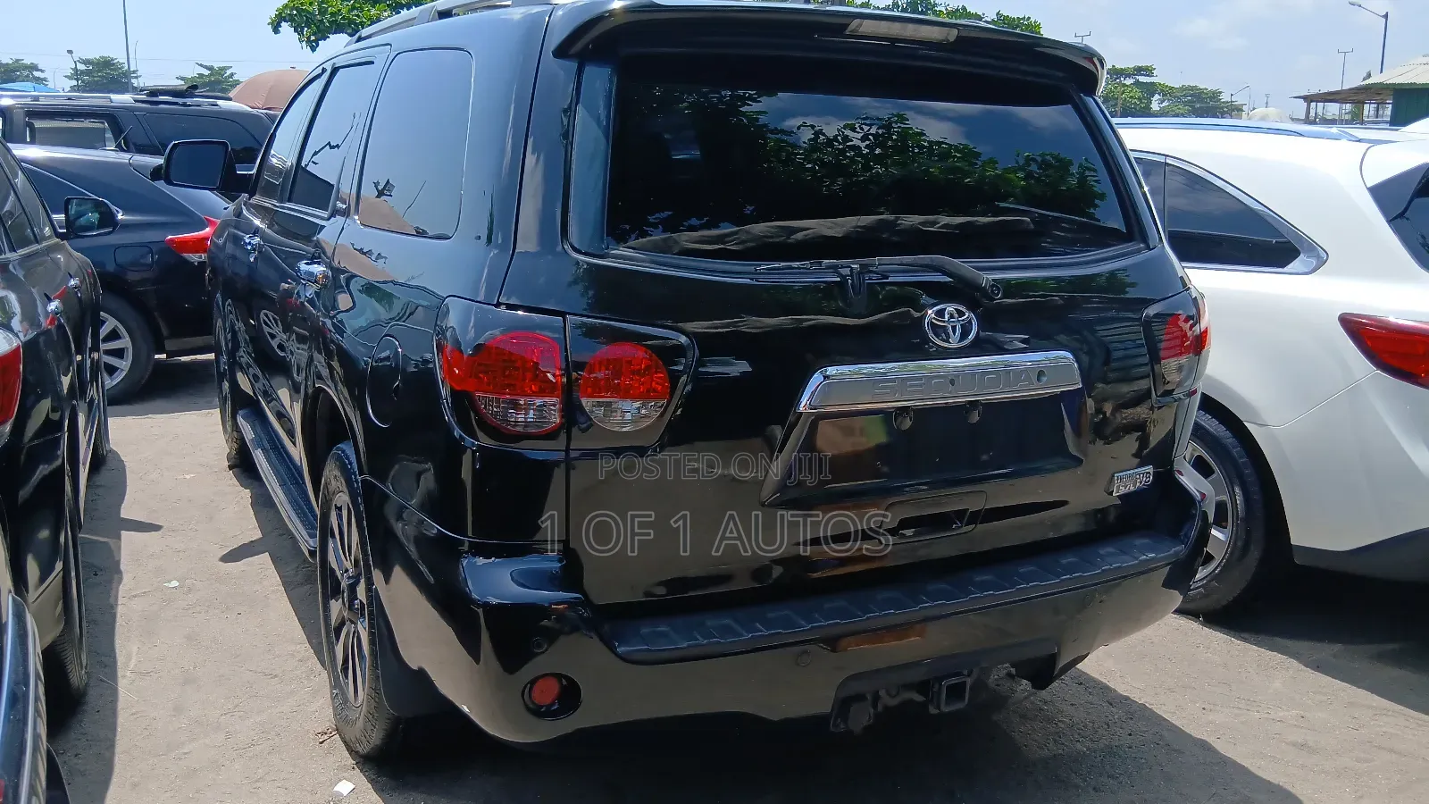 Toyota Sequoia Platinum FFV 4dr SUV 4WD (5.7L 8cyl 6A) 2014 Black