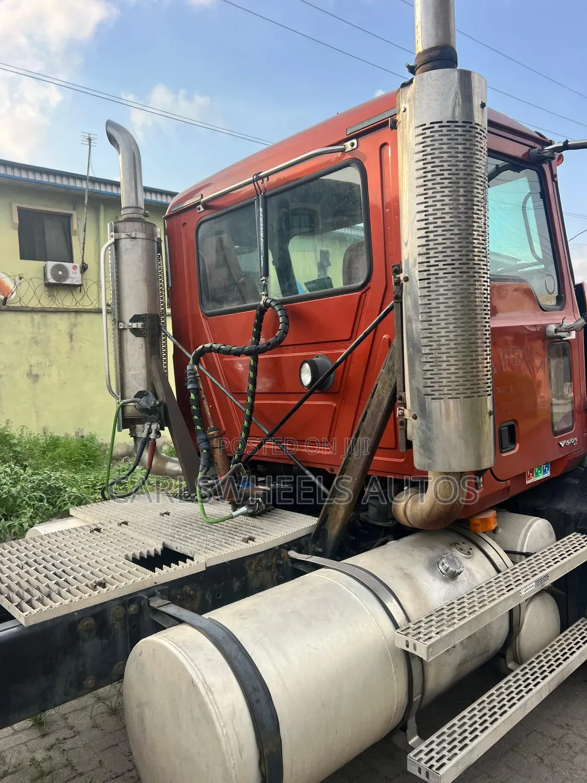 Mack Vision Trailer Head (Foreign Used).