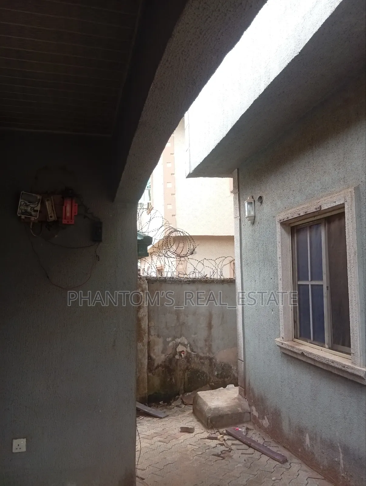 2bdrm Block of Flats in Limit (Infant Jesus, Benin City for sale