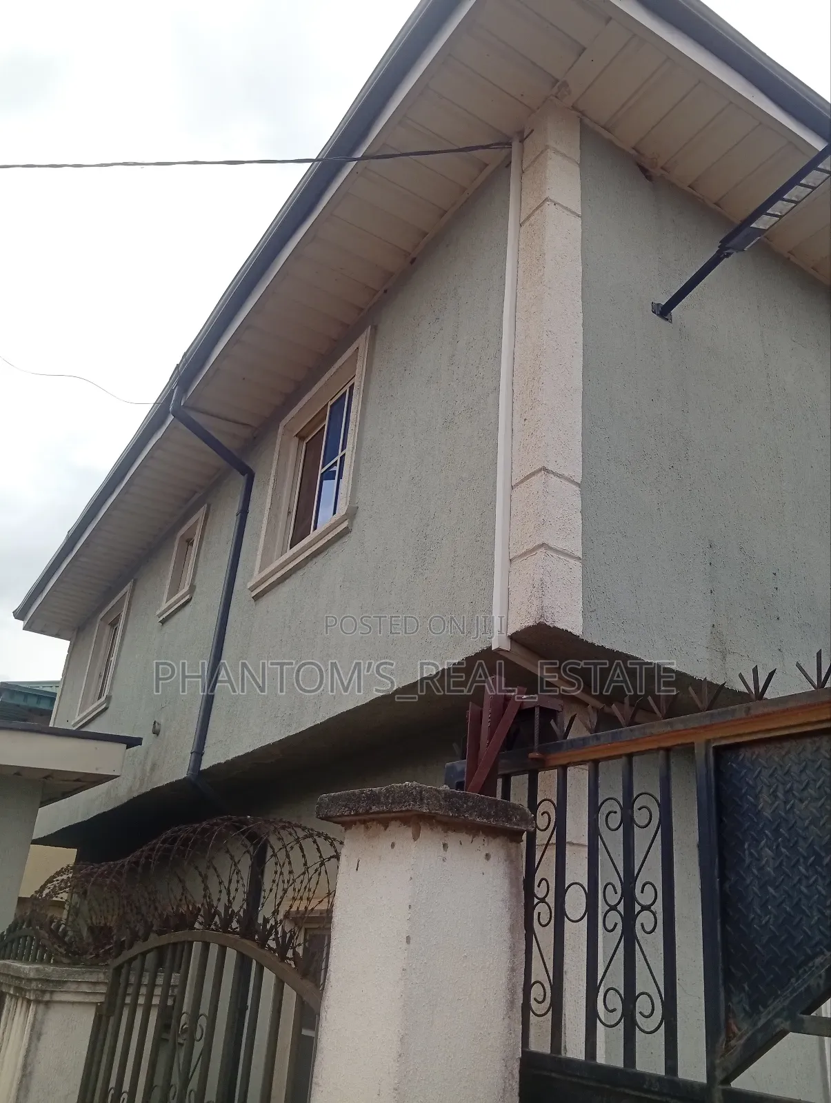 2bdrm Block of Flats in Limit (Infant Jesus, Benin City for sale