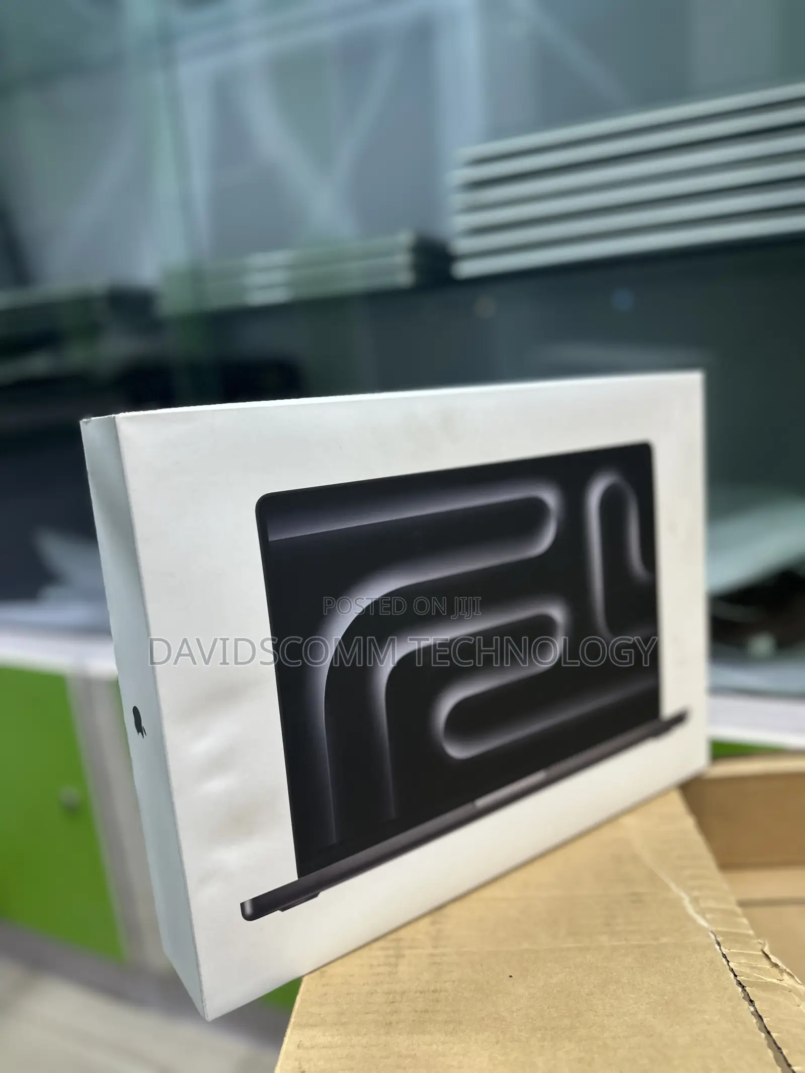 New Laptop Apple Macbook Pro 2025 M5 14-inch 16GB Apple M5 SSD 512GB