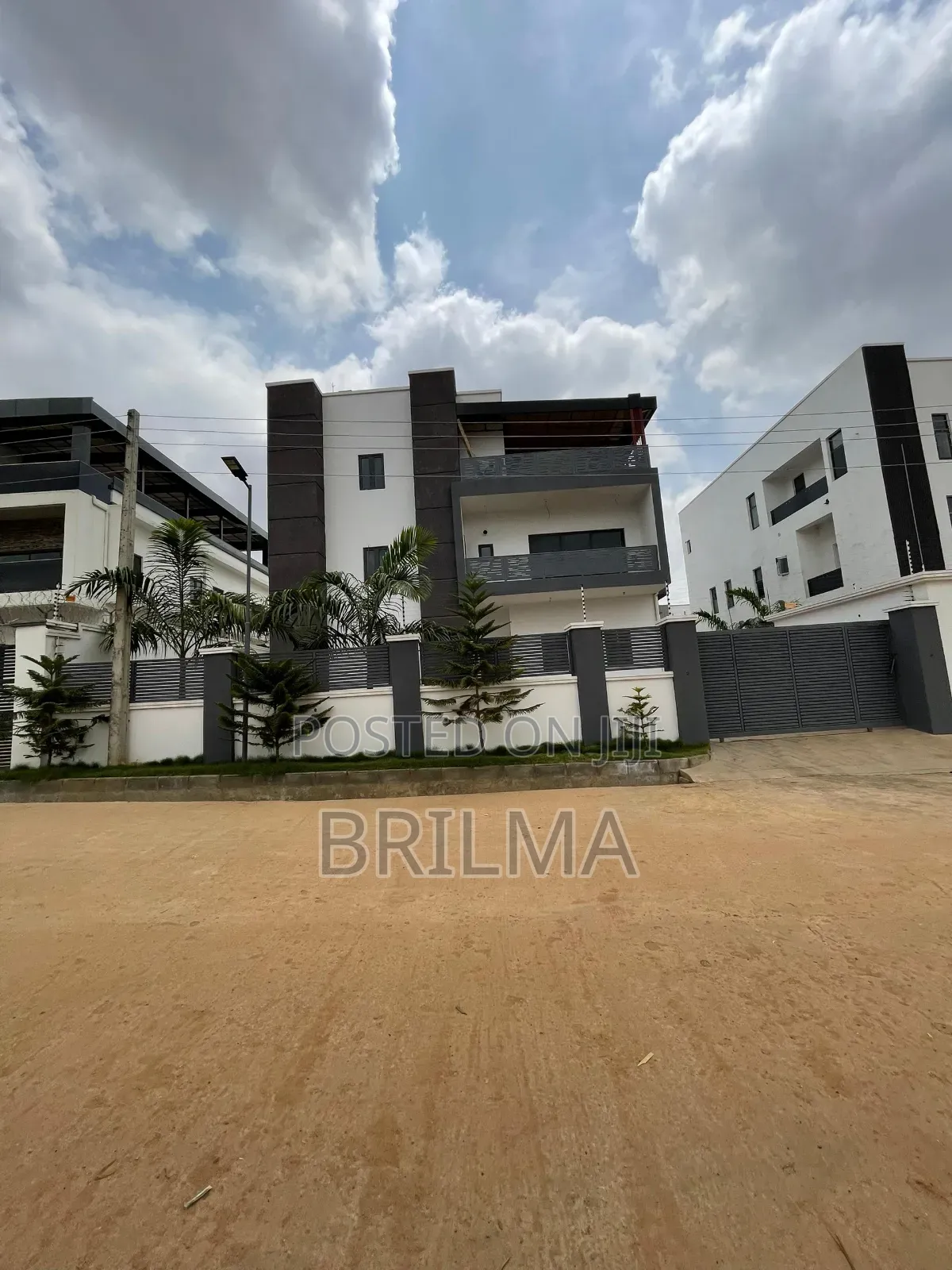 Furnished 5bdrm Duplex in Life Camp for sale