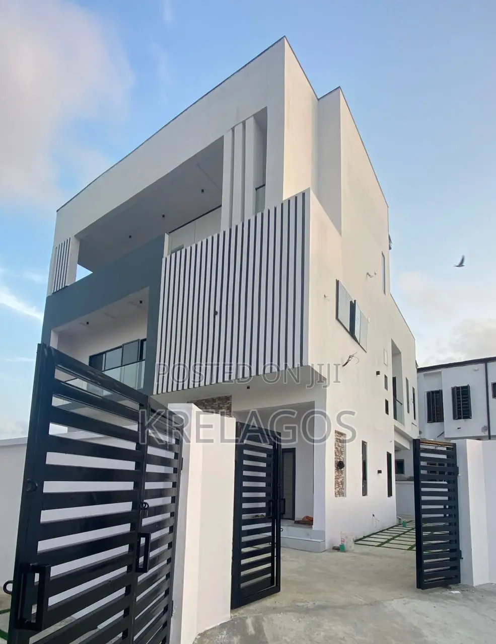 4bdrm Duplex in Orchid, Chevron for sale