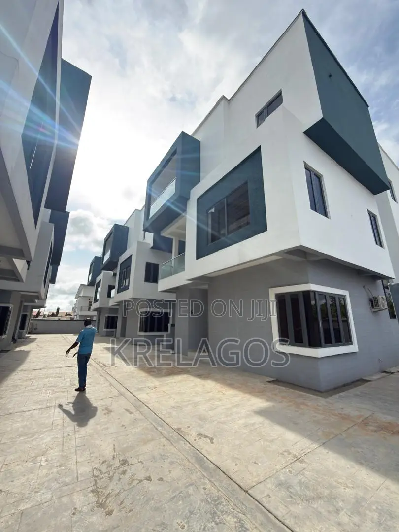 4bdrm Duplex in Orchid, Chevron for sale