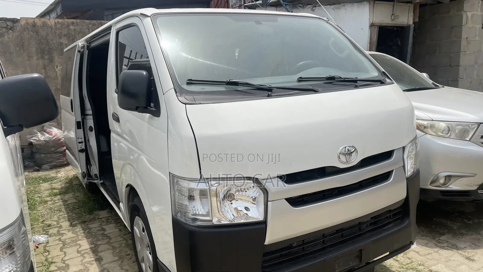 Toyota HiAce 2013 White