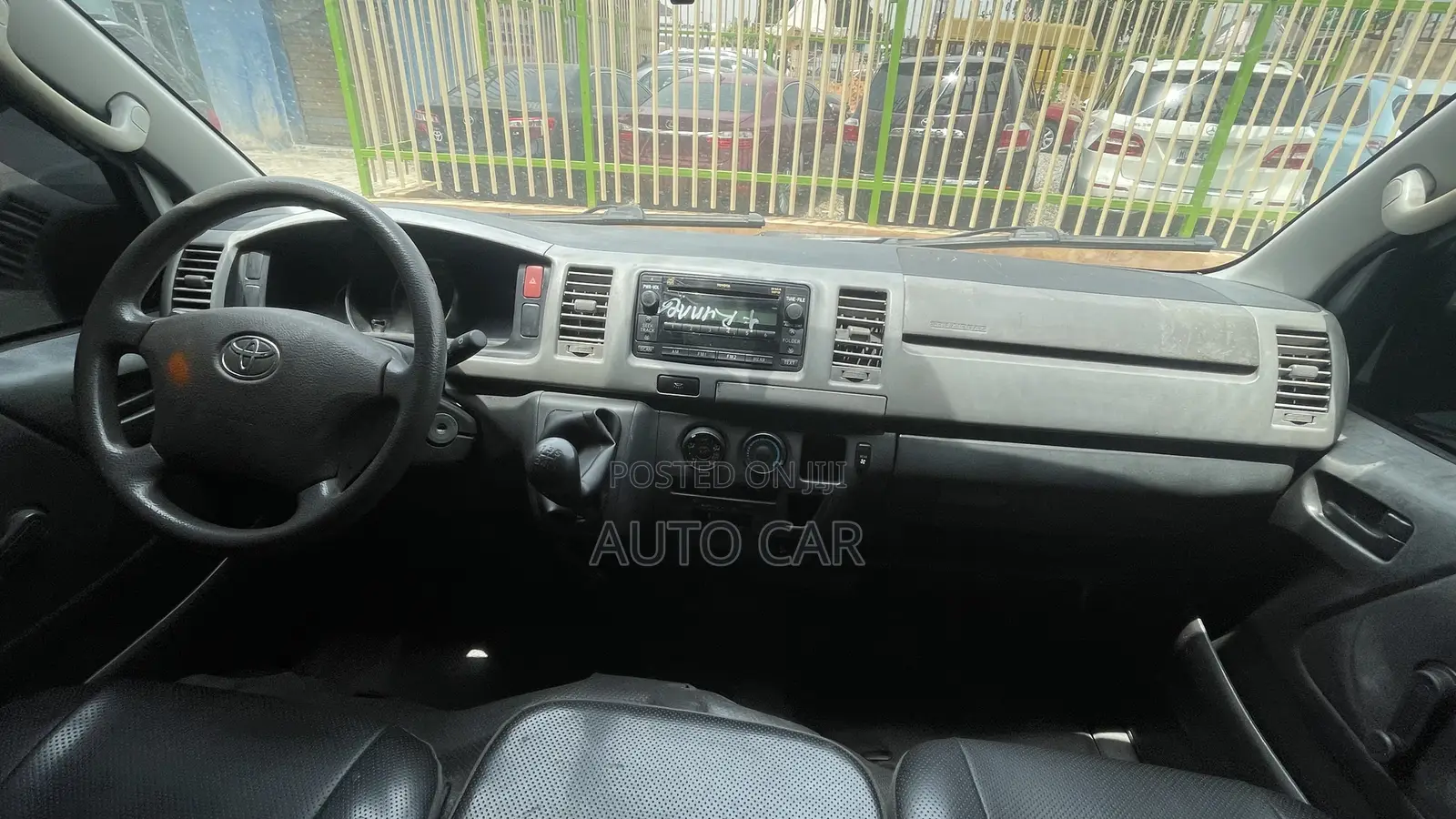 Toyota HiAce 2013 White