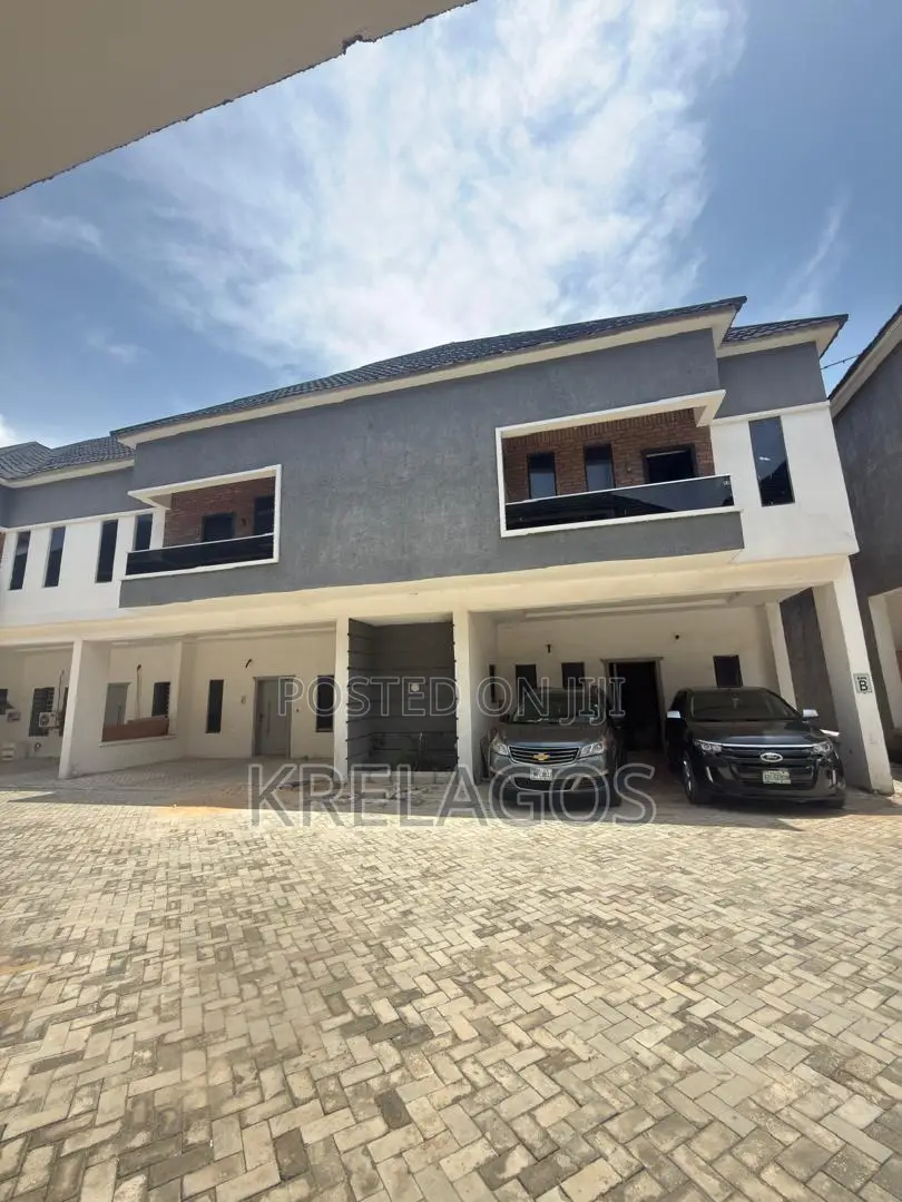 4bdrm Duplex in Chevron for sale