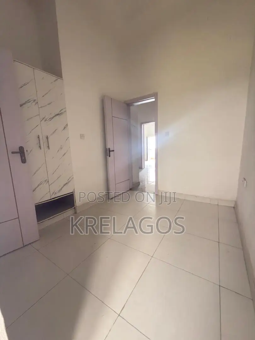 4bdrm Duplex in Chevron for sale