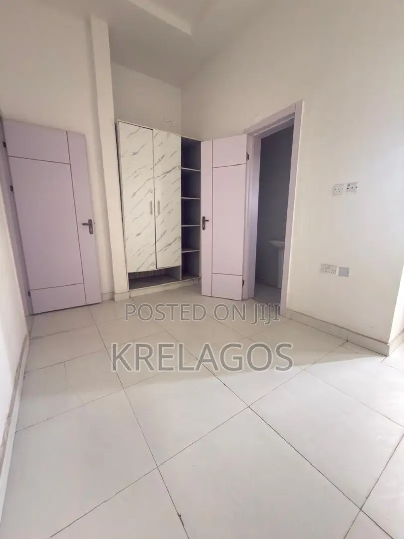 4bdrm Duplex in Chevron for sale