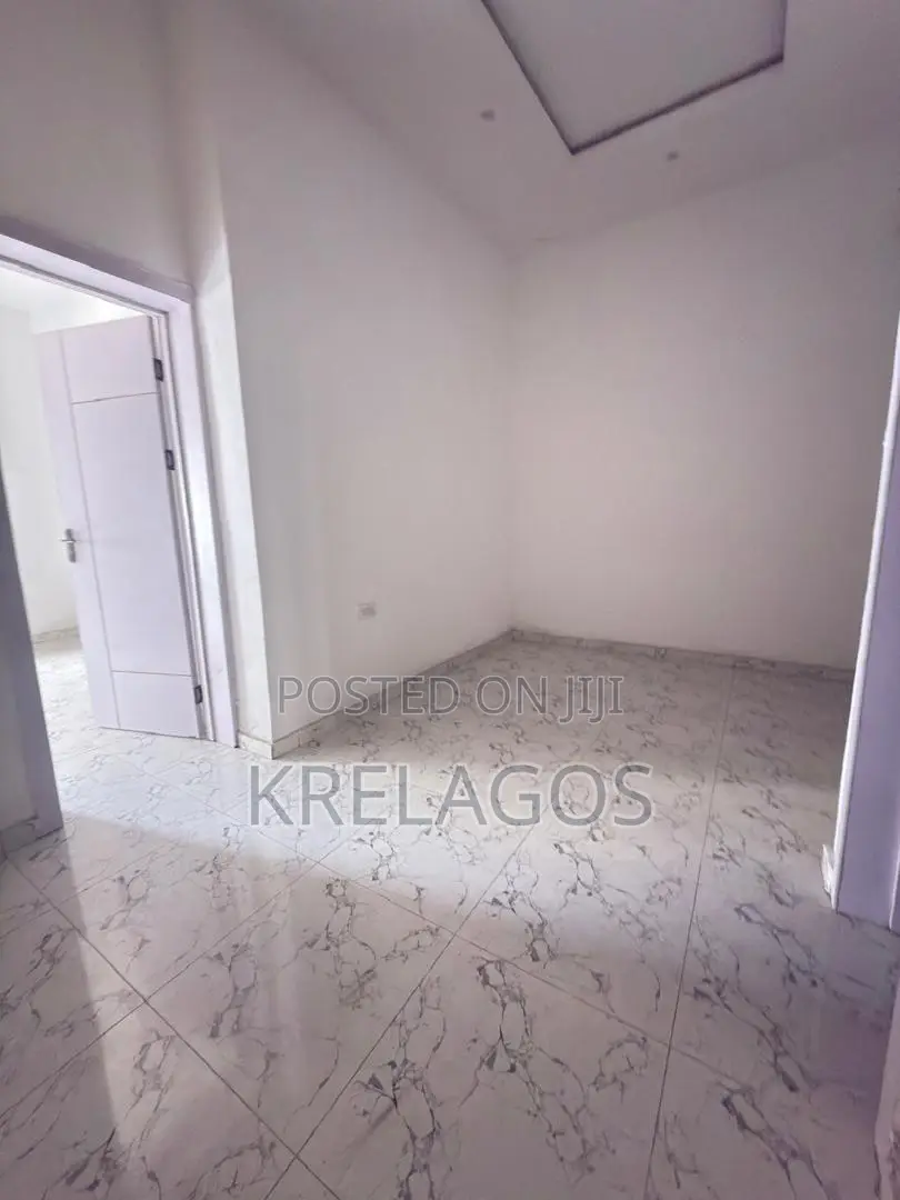 4bdrm Duplex in Chevron for sale