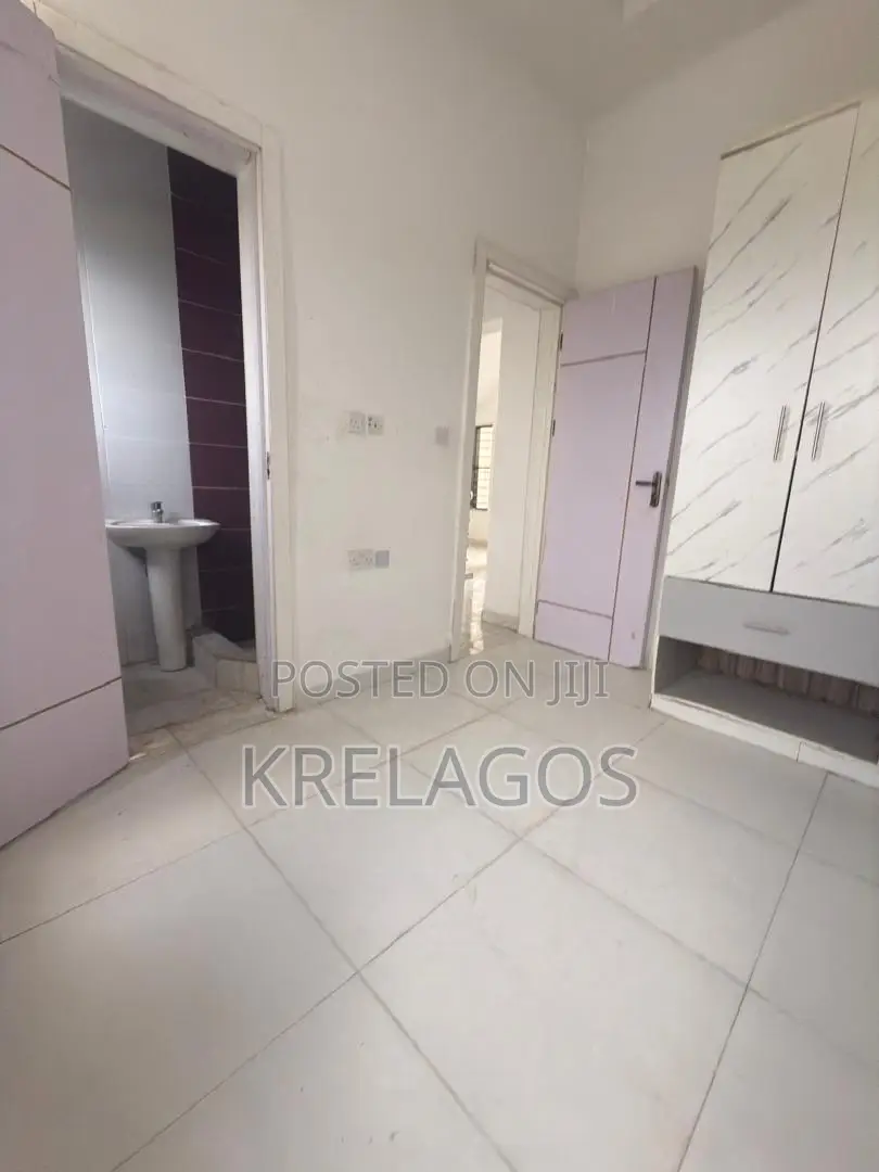 4bdrm Duplex in Chevron for sale