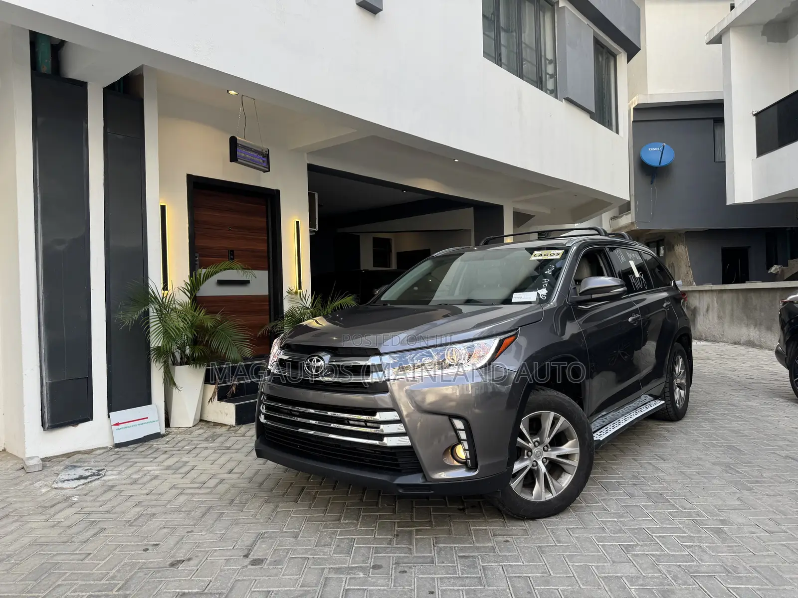 Toyota Highlander XLE 4dr SUV AWD (3.5L 6cyl 6A) 2015 Gray