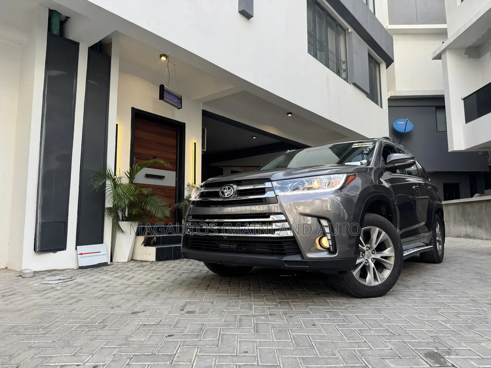 Toyota Highlander XLE 4dr SUV AWD (3.5L 6cyl 6A) 2015 Gray