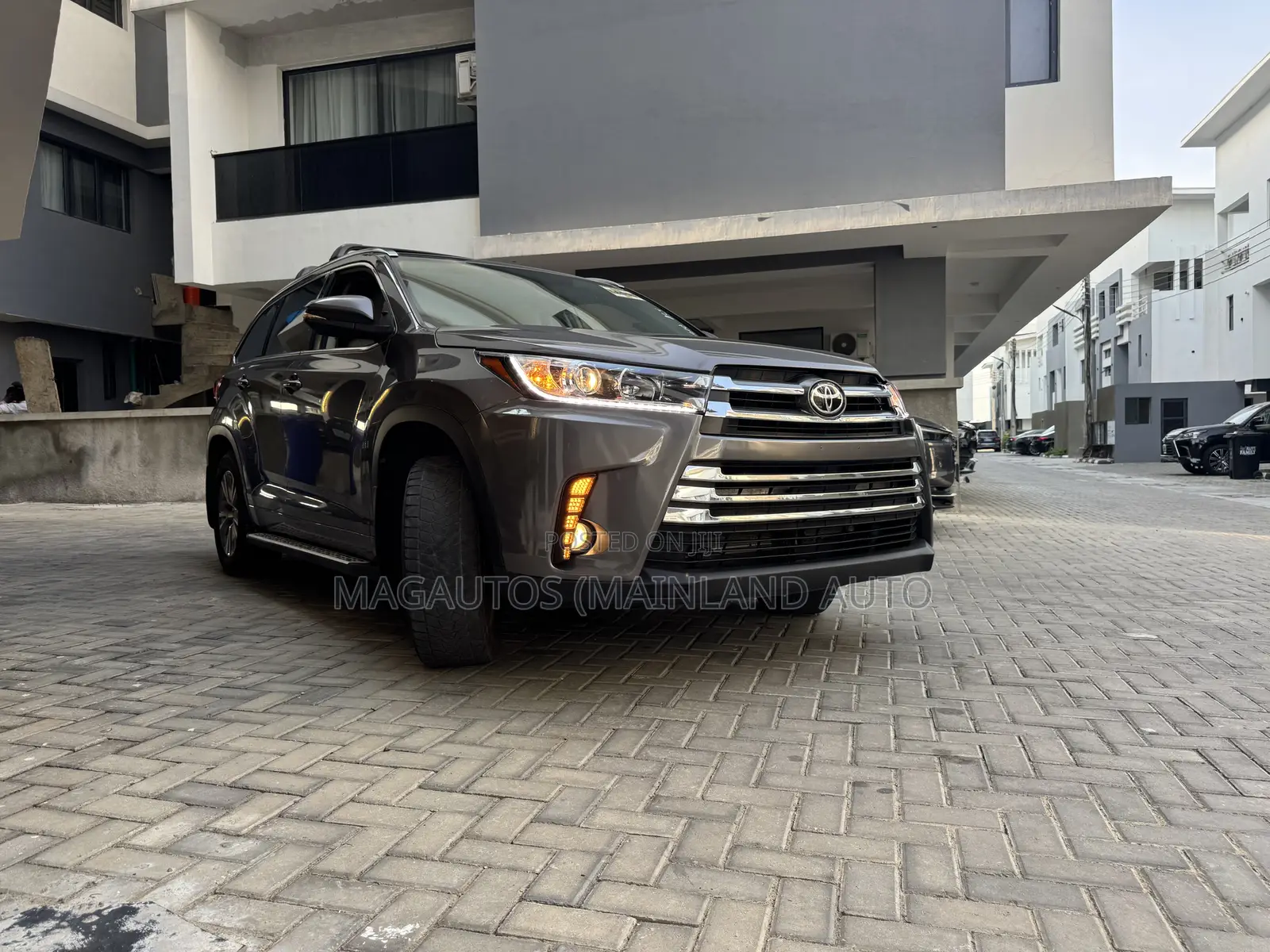 Toyota Highlander XLE 4dr SUV AWD (3.5L 6cyl 6A) 2015 Gray