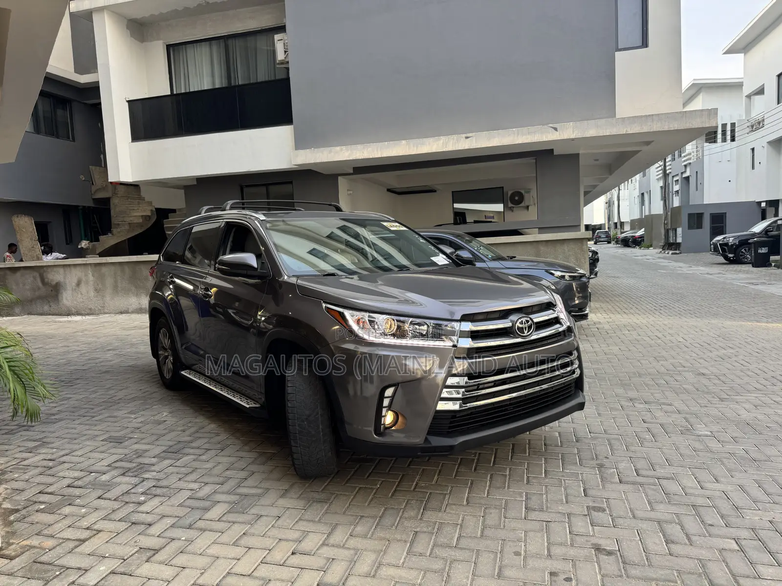 Toyota Highlander XLE 4dr SUV AWD (3.5L 6cyl 6A) 2015 Gray