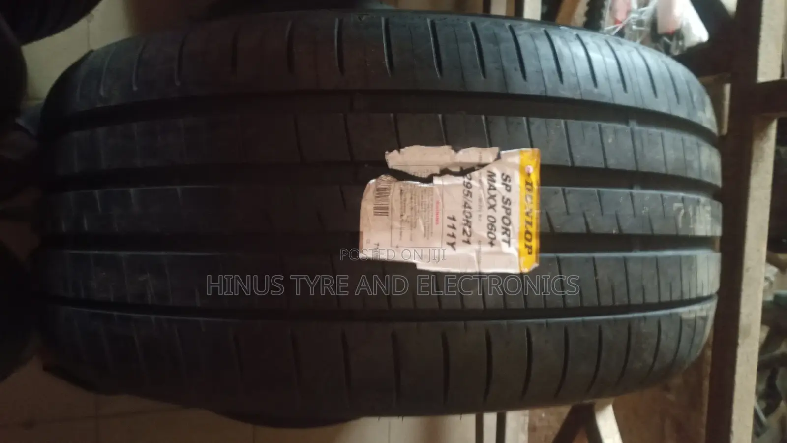 295/40/21 Dunlop Tyre