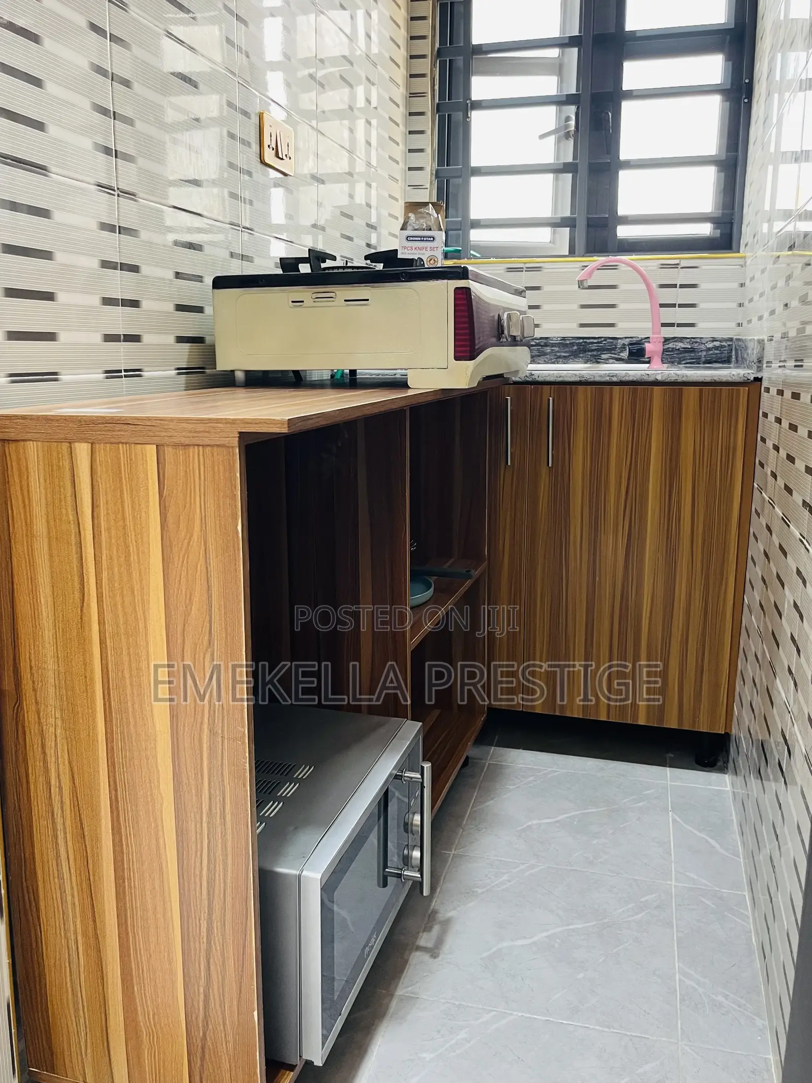 1 Bedroom Room Apartment