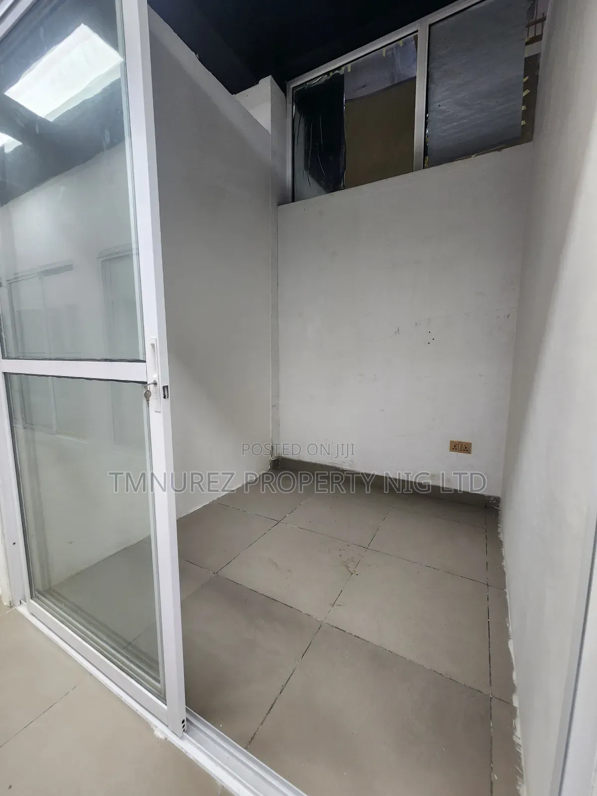 Shop Space for Phone Lekki Market