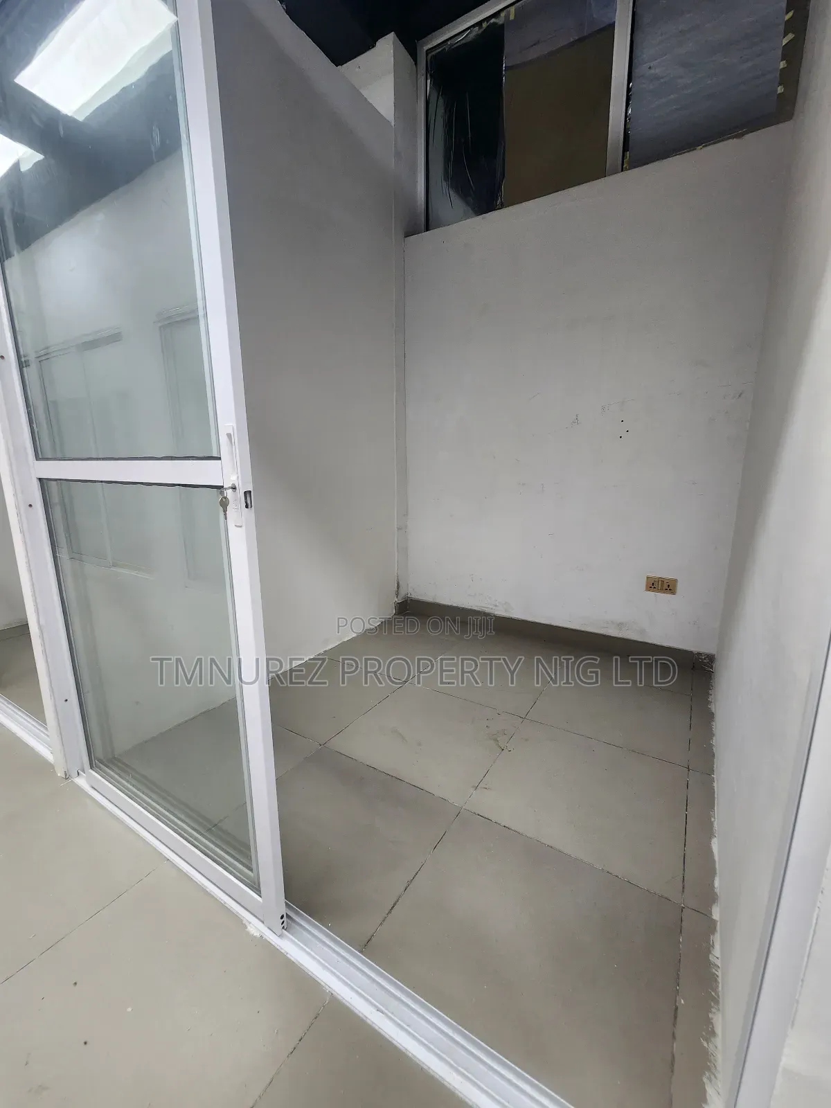 Shop Space for Phone Lekki Market
