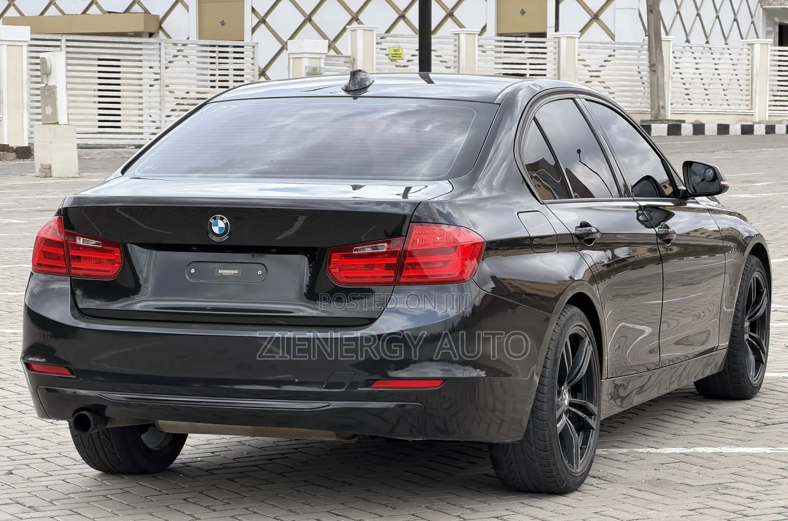 BMW 320i Sedan RWD 2015 Black