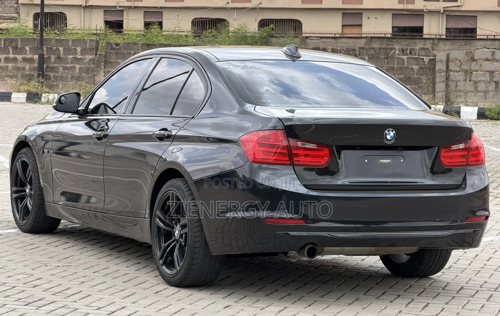 BMW 320i Sedan RWD 2015 Black