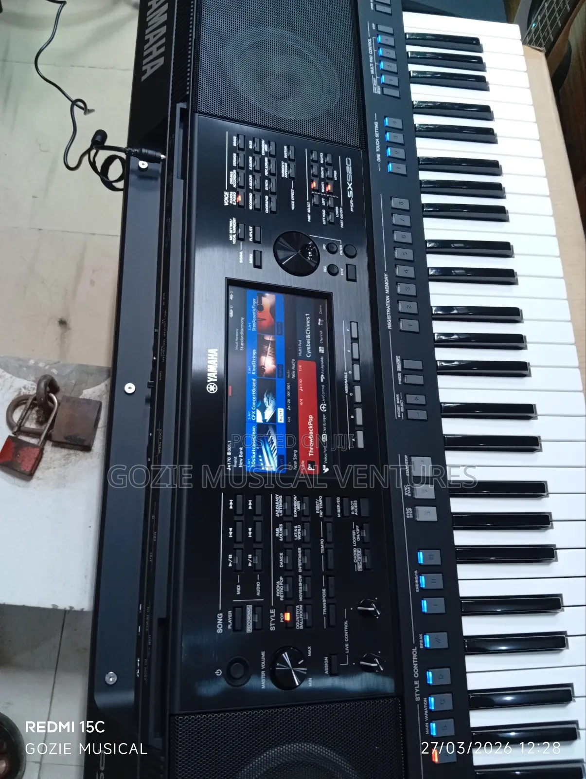 Complete 61 Key Yamaha Keyboard PRS Sx 920