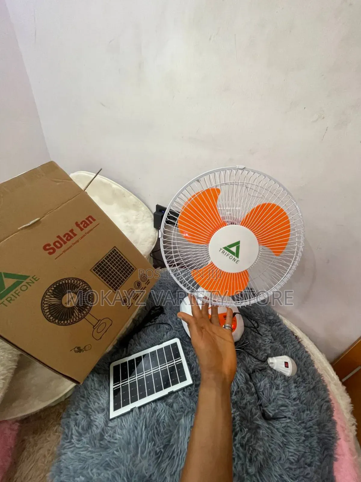 12inches Trifone Quality Rechargeable Solar Table Fan With Bulb