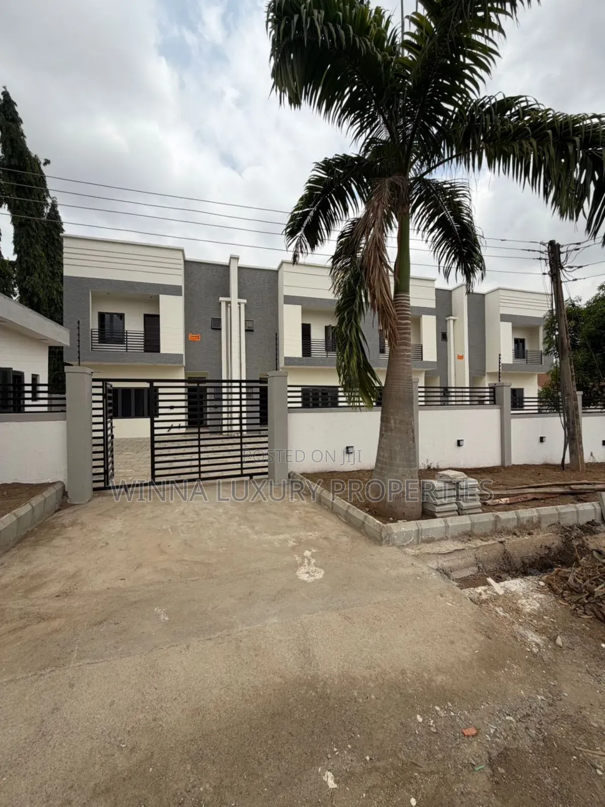 4bdrm Townhouse/Terrace in Gwarinpa 3Rd Avenue for sale