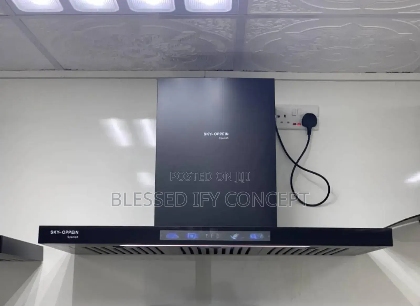 90cm Automatic Kitchen Extractor, Extracting Heat Out Of The Kitchen