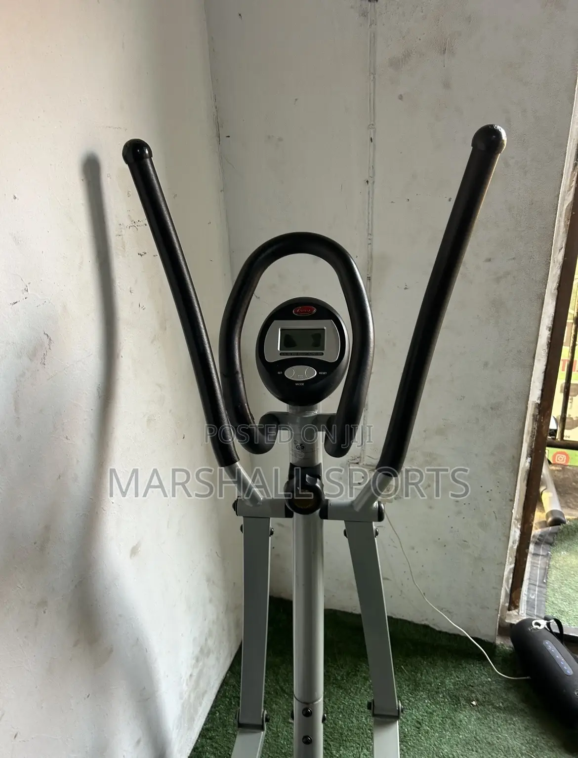 Cross Trainer With Seat
