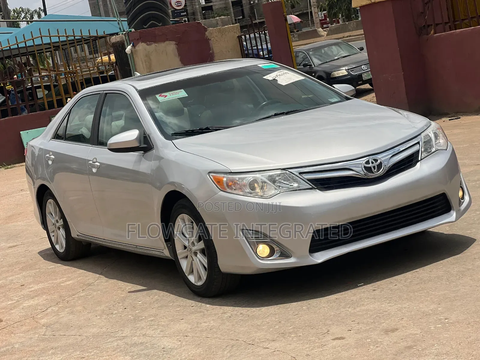 Toyota Camry XLE V6 4dr Sedan (3.5L 6cyl 6A) 2012 Silver
