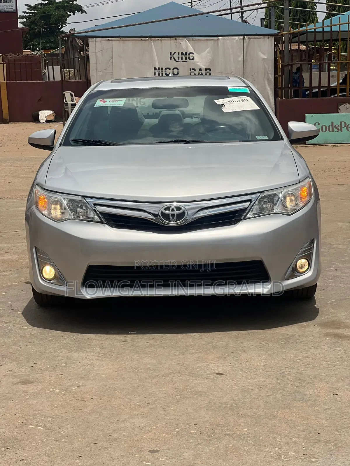 Toyota Camry XLE V6 4dr Sedan (3.5L 6cyl 6A) 2012 Silver