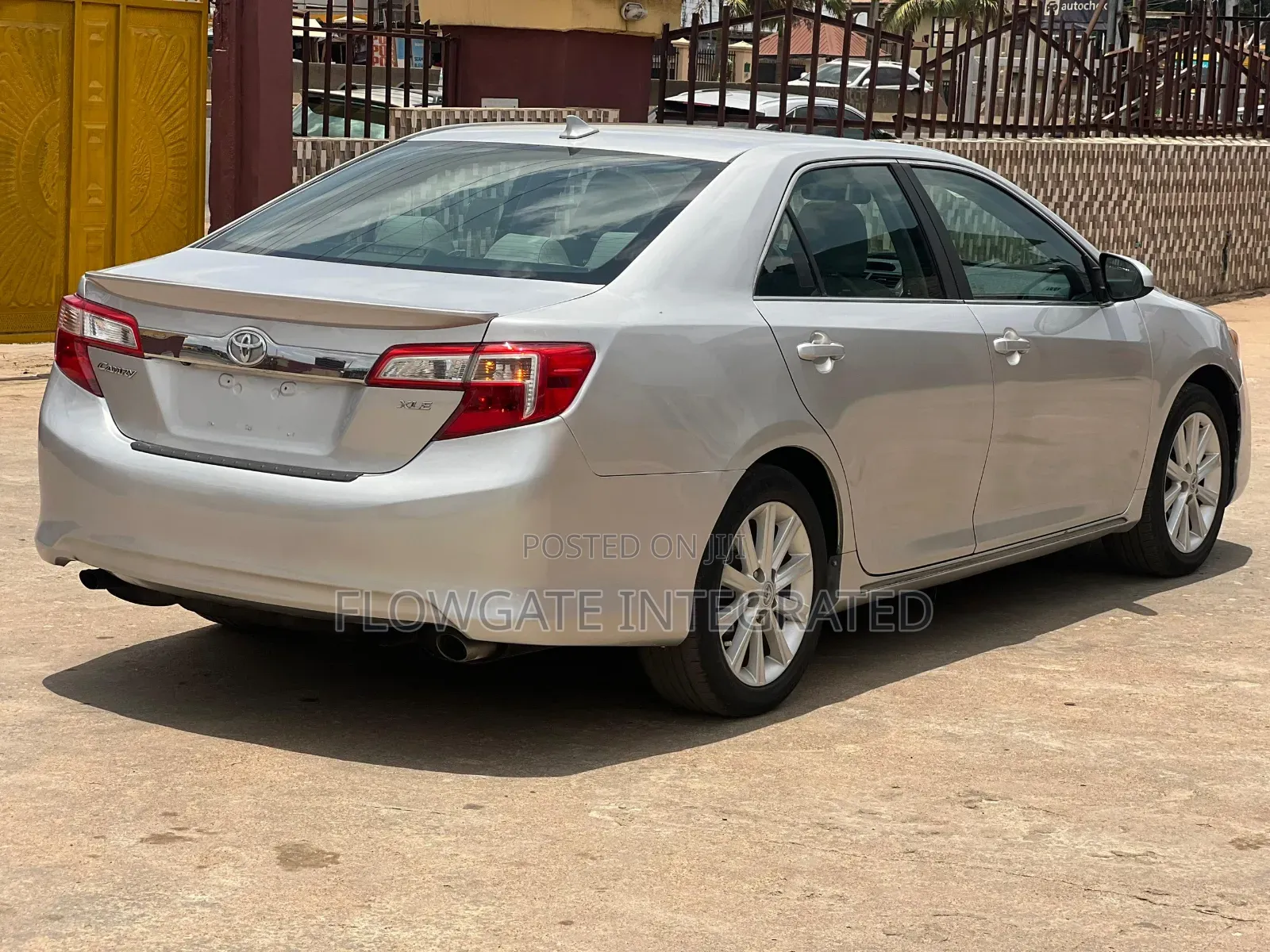 Toyota Camry XLE V6 4dr Sedan (3.5L 6cyl 6A) 2012 Silver