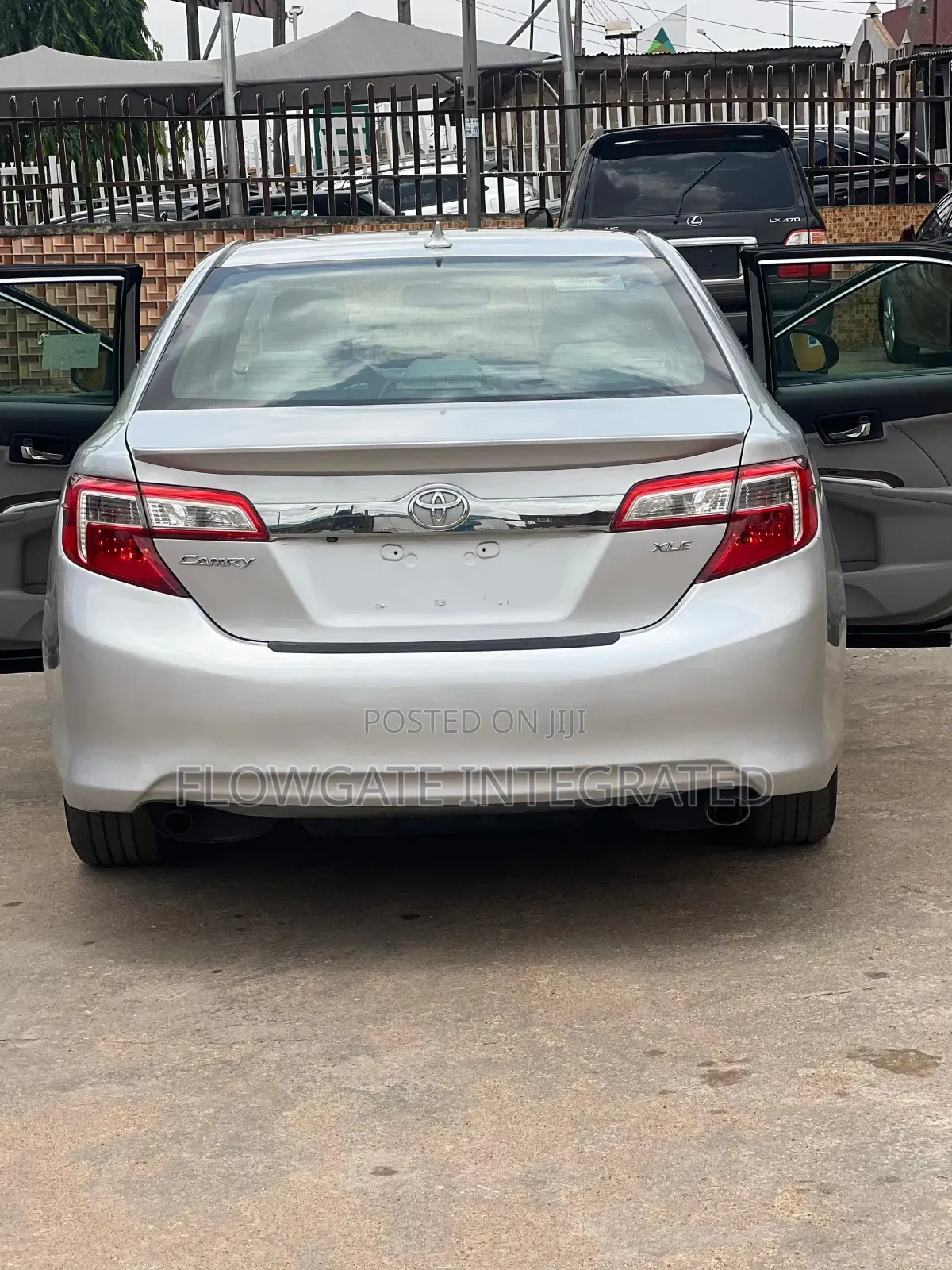 Toyota Camry XLE V6 4dr Sedan (3.5L 6cyl 6A) 2012 Silver