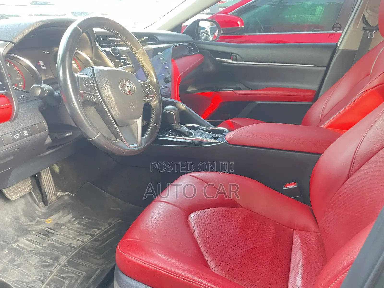 Toyota Camry XLE (2.5L 4cyl 8A) 2019 White
