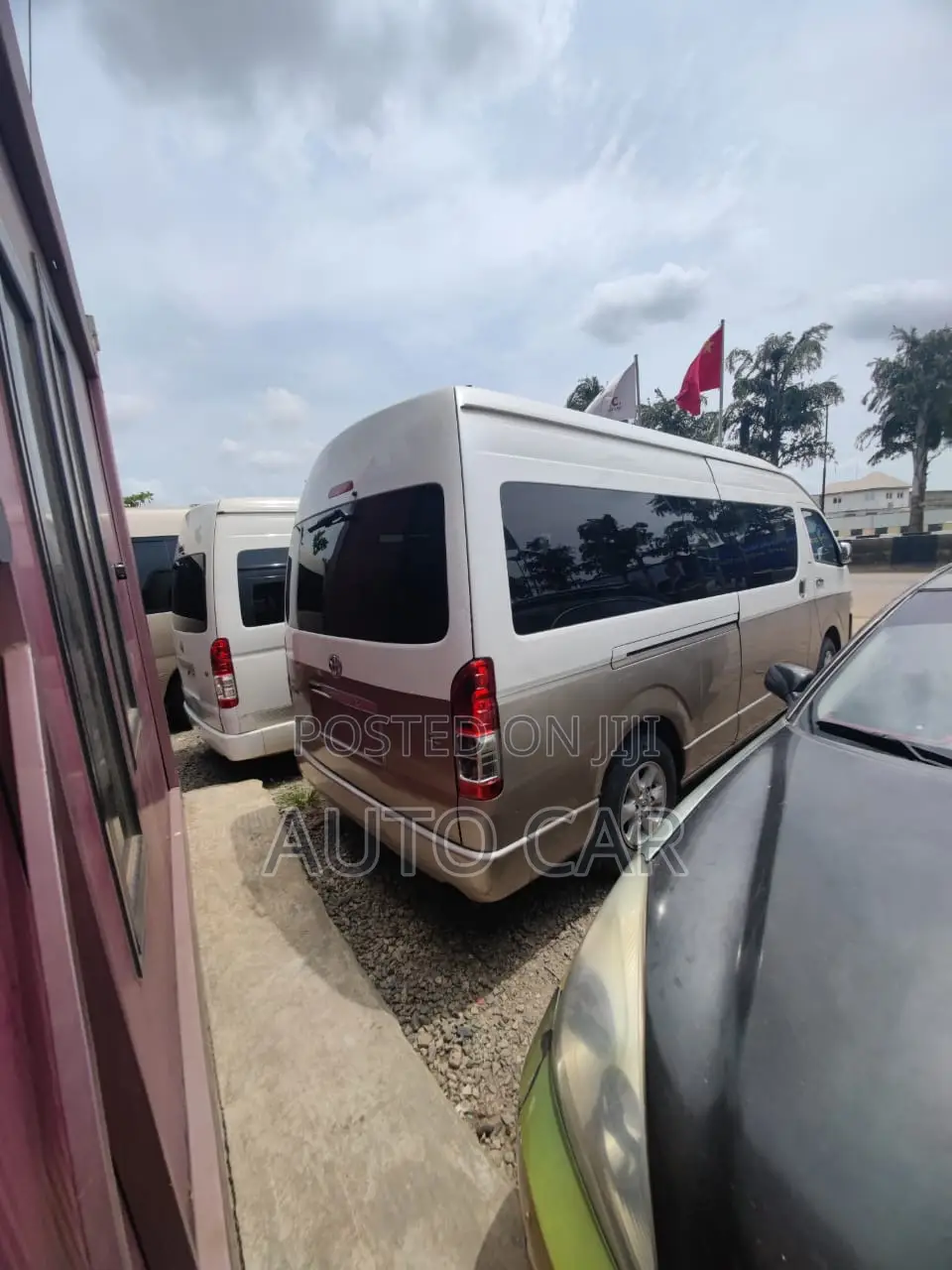 Toyota HiAce 2013 White